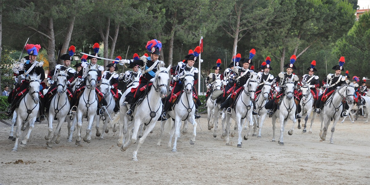 Tra tradizione e spettacolo va in scena il Carosello Storico dei Carabinieri.-Generale Gianfranco Milillo